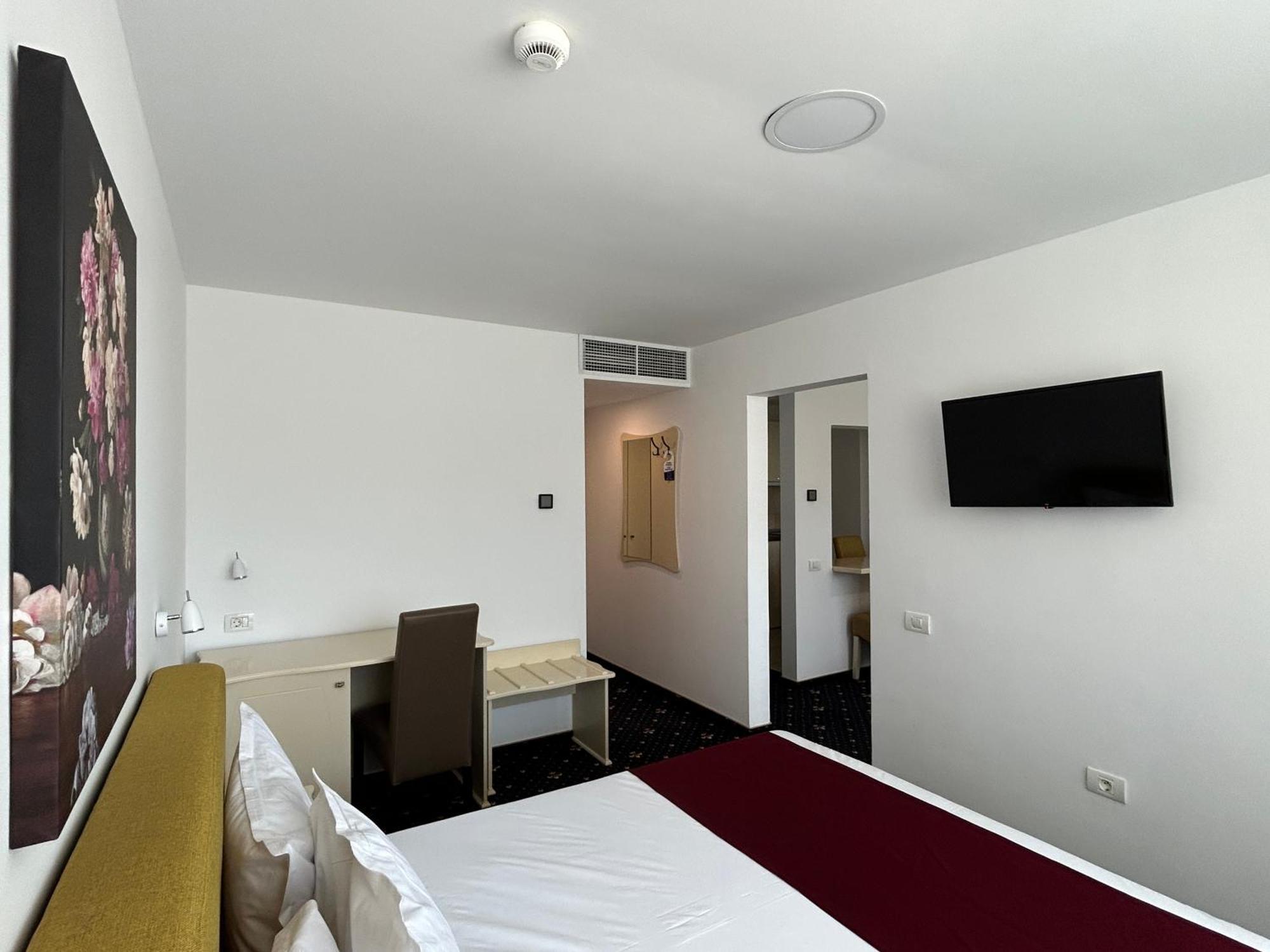 Hotel Agora Neptun Luaran gambar